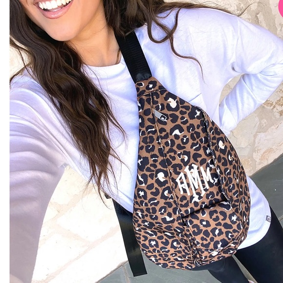 NEW🌟Sling backpack - Picture 3 of 7